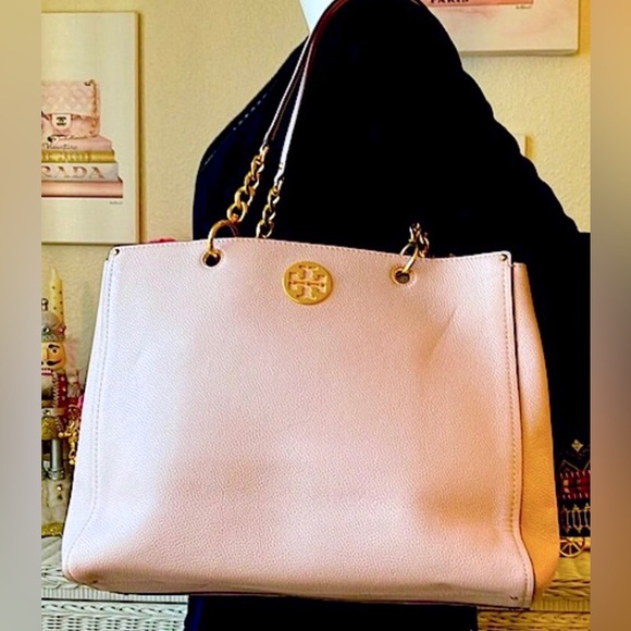 Tory Burch Everly pebble grain leather 2 Way tote bag in soft pastel pink color - Picture 2 of 12